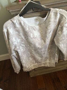 beige camo hollister off the shoulder sweatshirt